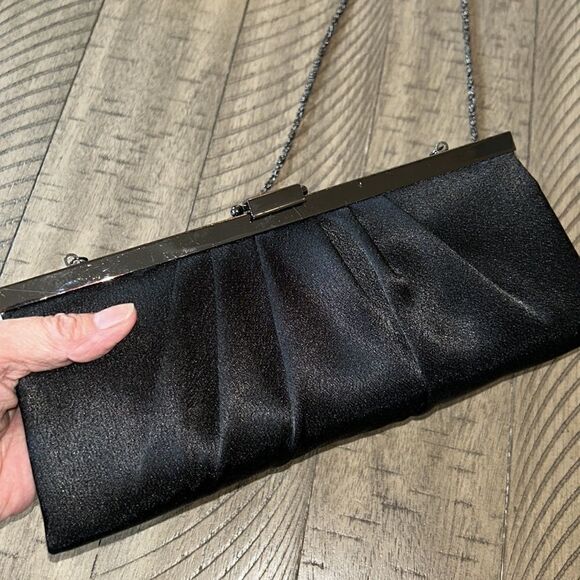 Luxe Tufted Satin Clutch w/17” drop. Security clasp Driver’s license 🪪 slot - Picture 1 of 17
